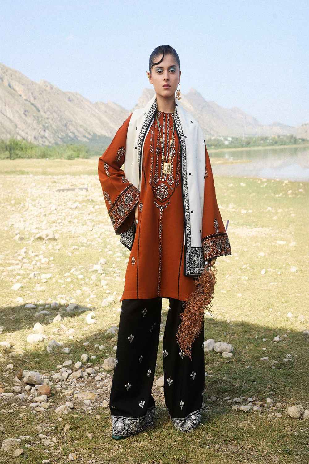 3 Piece Unstiched Embroidery Dhanak