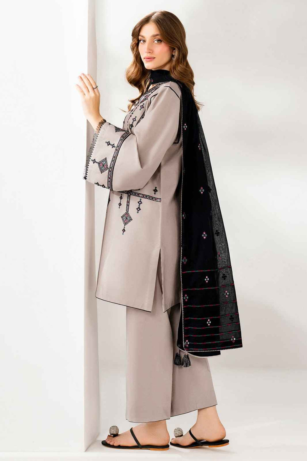 3 Piece Unstiched Embroidery Dhanak